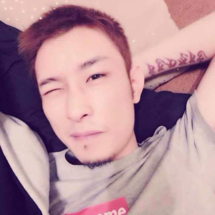 难得拥抱的第一张照片--淮安相亲服务中心