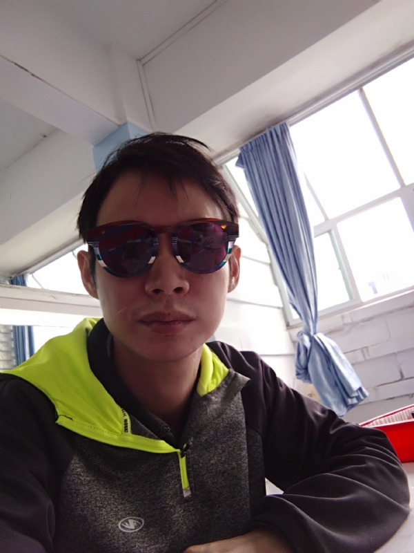 五华移民男的第一张照片--淮安相亲服务中心