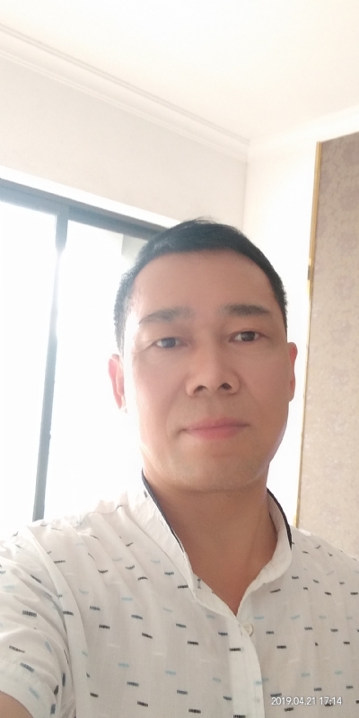 朝望大海的第一张照片--淮安相亲服务中心