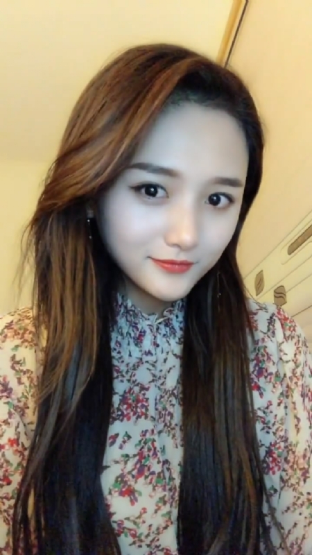 淡然一笑的第一张照片--淮安相亲服务中心