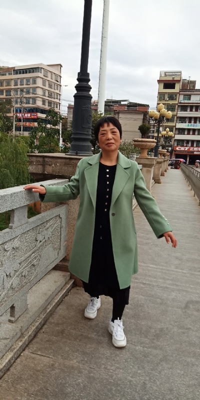 小玲的第一张照片--淮安相亲服务中心