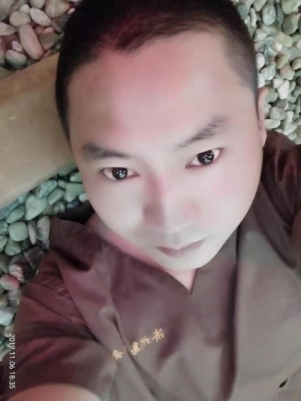 红枫叶的第一张照片--淮安相亲服务中心