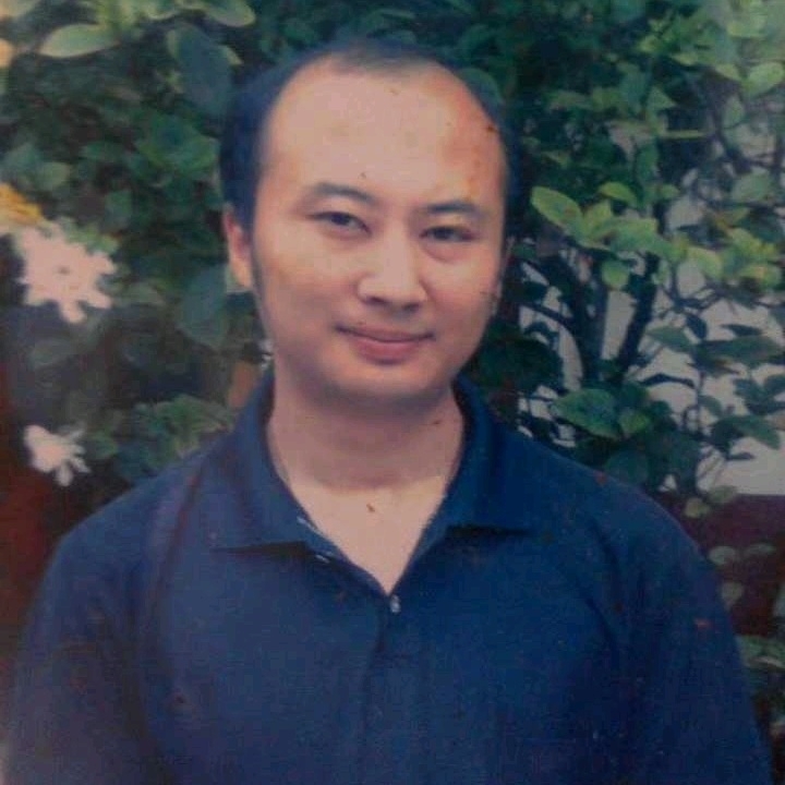 石峰里的生命的第一张照片--淮安相亲服务中心