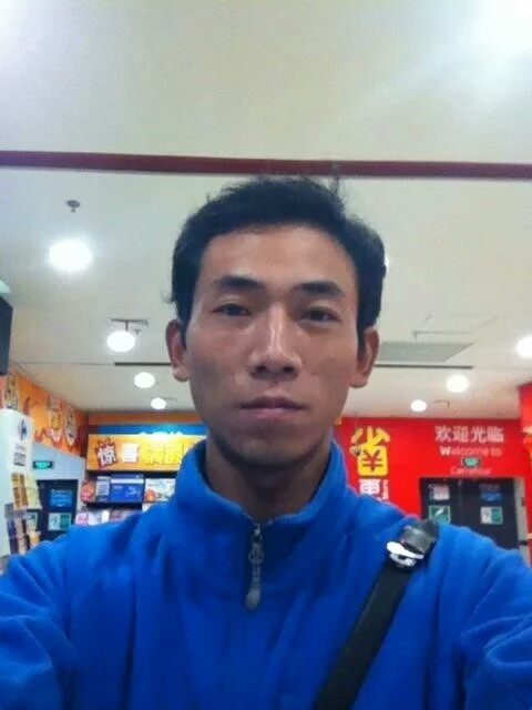 青草地溪水边的第一张照片--淮安相亲服务中心