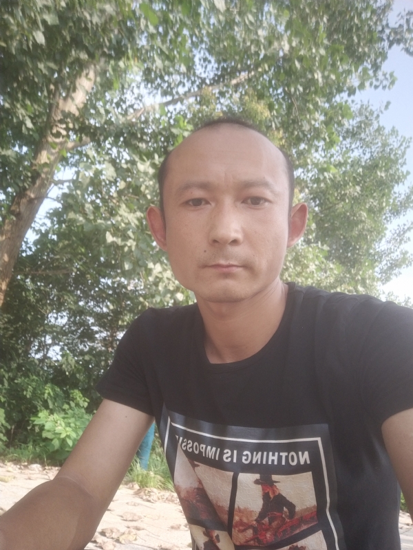 80大叔的第二张照片--淮安相亲服务中心