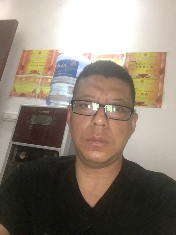 牵手的第二张照片--淮安相亲服务中心