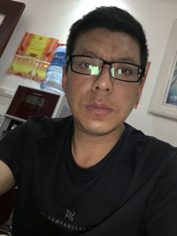 牵手的第三张照片--淮安相亲服务中心