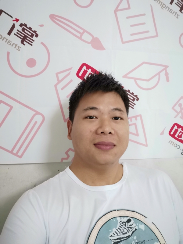 轻静地行走着的第一张照片--淮安相亲服务中心