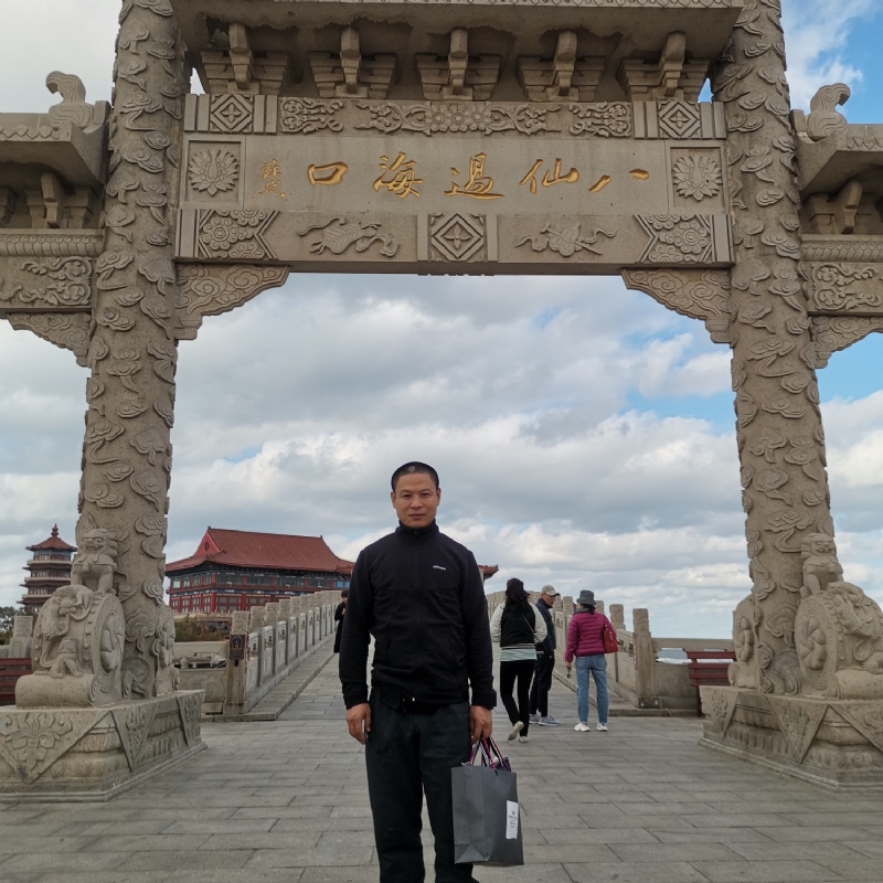 向日葵的微笑的第一张照片--淮安相亲服务中心