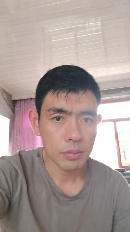 小草莓1981的第一张照片--淮安相亲服务中心