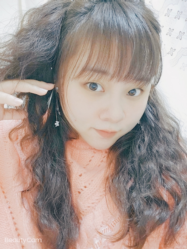 艾薇儿的第一张照片--淮安相亲服务中心