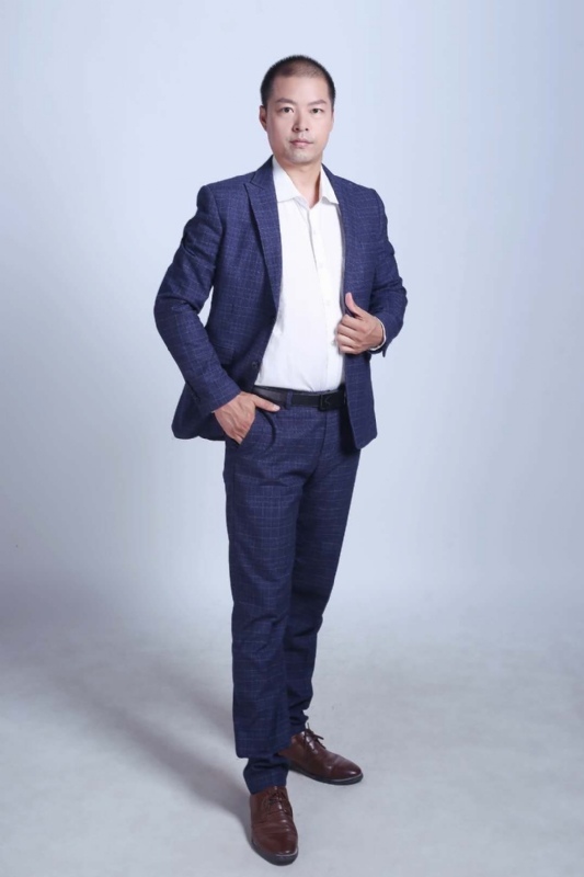 努力的青年的第一张照片--淮安相亲服务中心