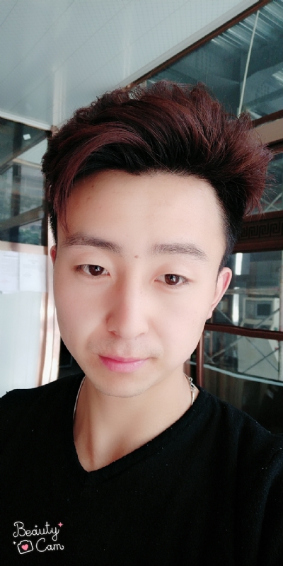 拼命微笑的第三张照片--淮安相亲服务中心