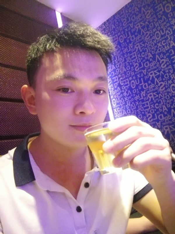 幸福的拥抱的第一张照片--淮安相亲服务中心