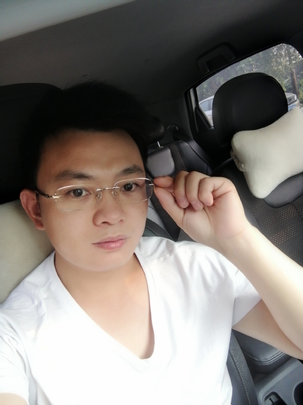 幸福的拥抱的第二张照片--淮安相亲服务中心