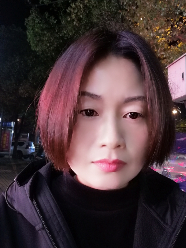 风中百合的第一张照片--淮安相亲服务中心