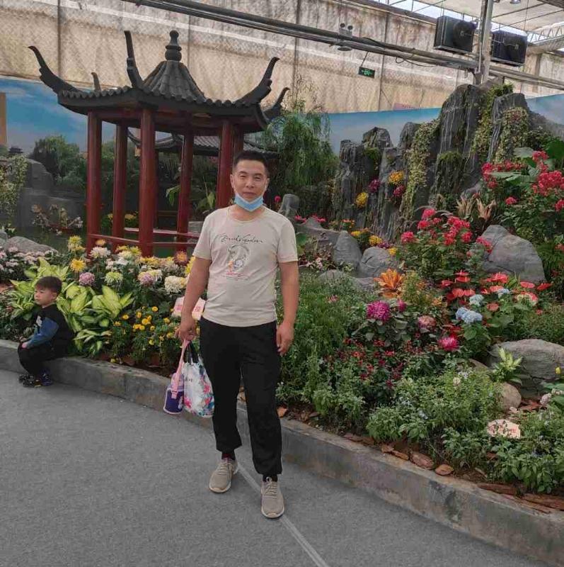 受伤的痴情男的第一张照片--淮安相亲服务中心