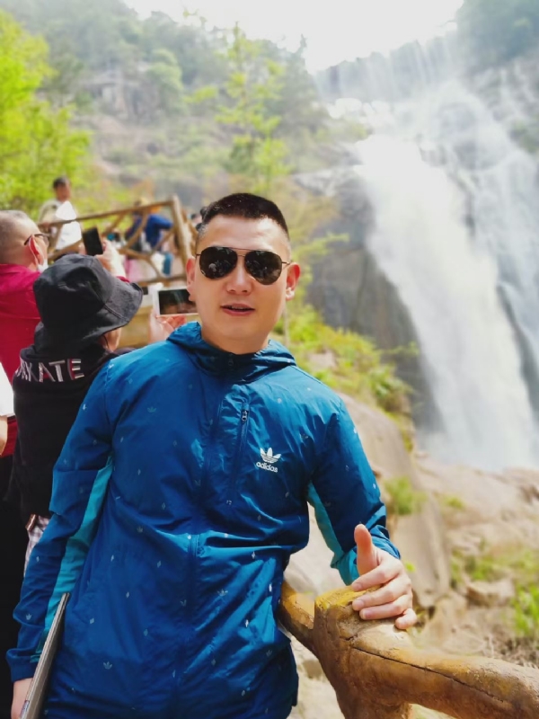 钟爱一生的第一张照片--淮安相亲服务中心