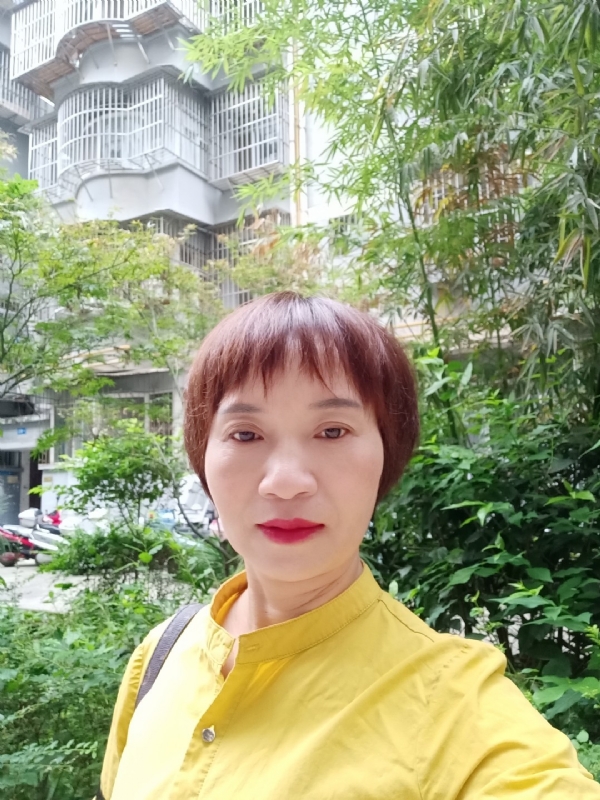 小瓶子的第二张照片--淮安相亲服务中心