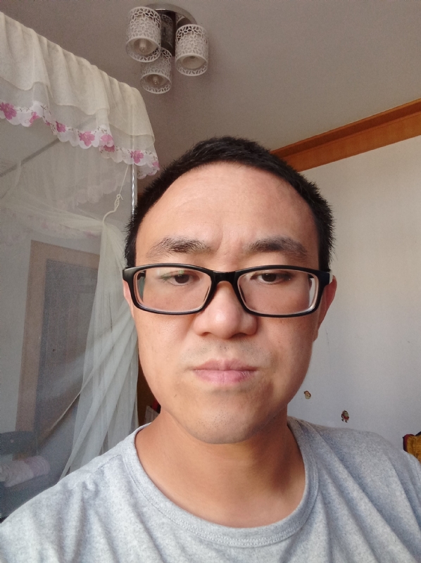 小涨常鸿的第一张照片--淮安相亲服务中心