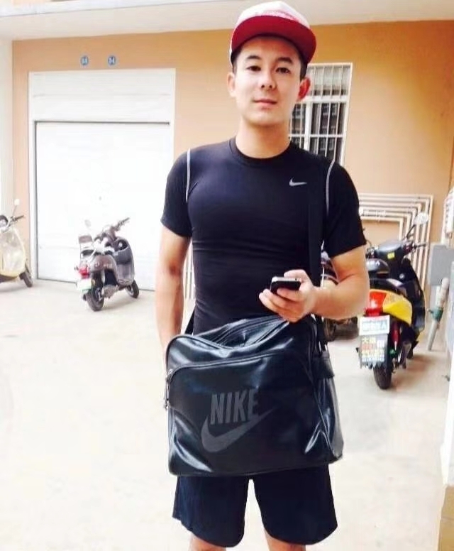 花花是只狗的第一张照片--淮安相亲服务中心