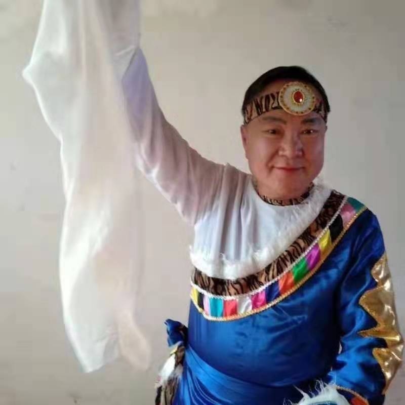 走在冷风中的第一张照片--淮安相亲服务中心