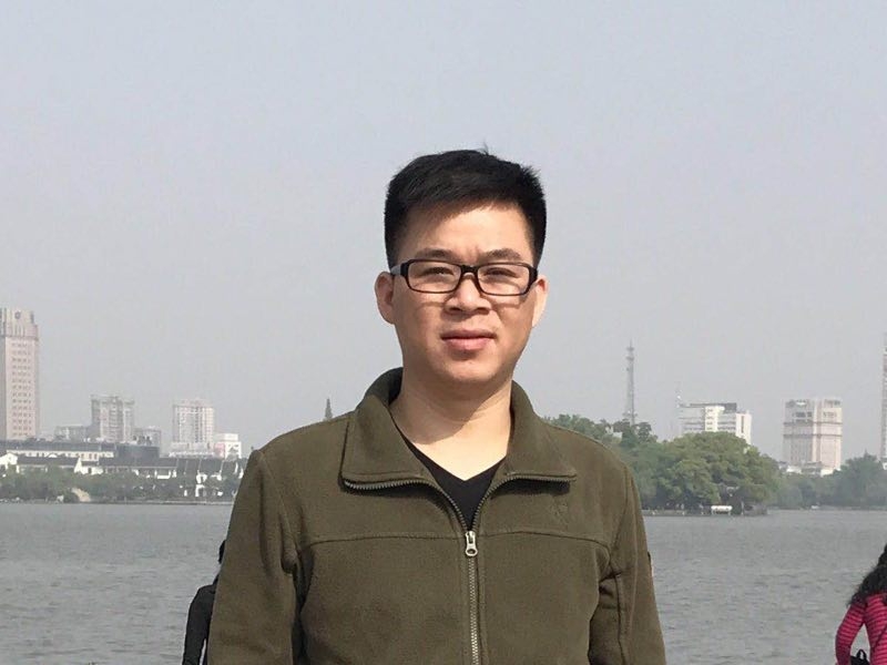 孔雀鱼的第一张照片--淮安相亲服务中心