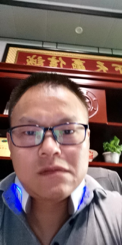 模具工匠的第一张照片--淮安相亲服务中心