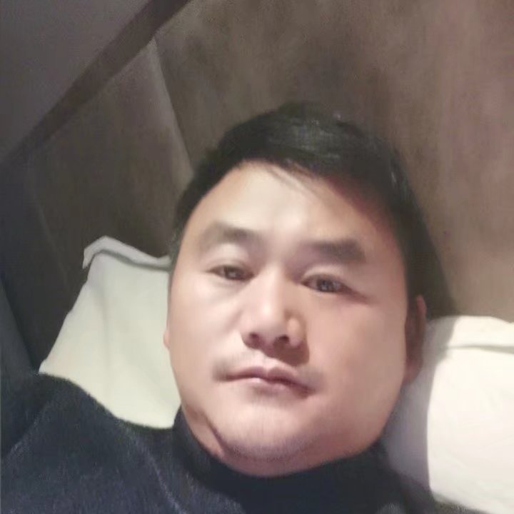 奔跑的第二张照片--淮安相亲服务中心