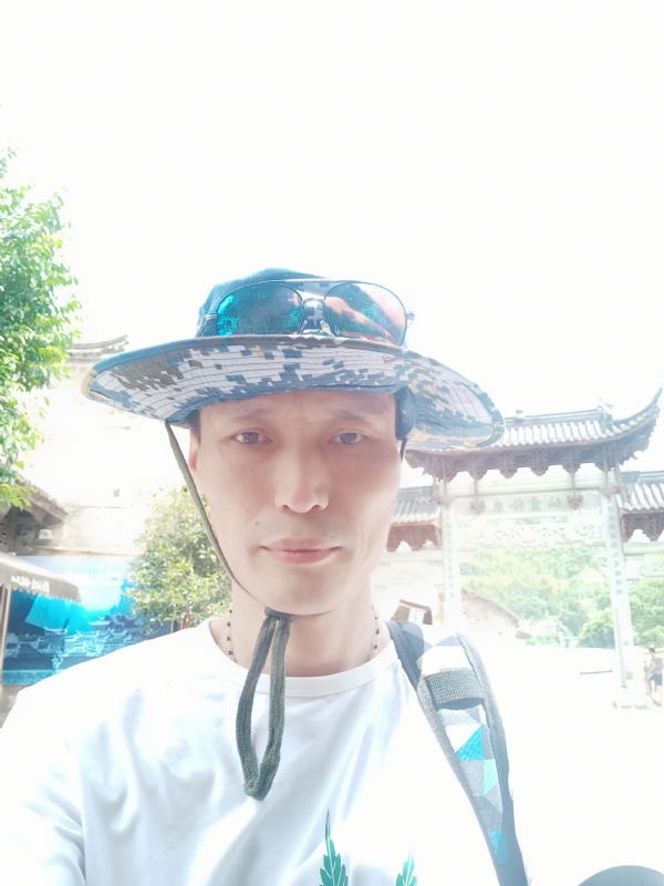 童群海的第一张照片--淮安相亲服务中心