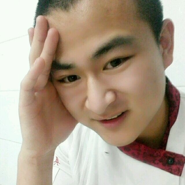 人潮拥挤的第一张照片--淮安相亲服务中心