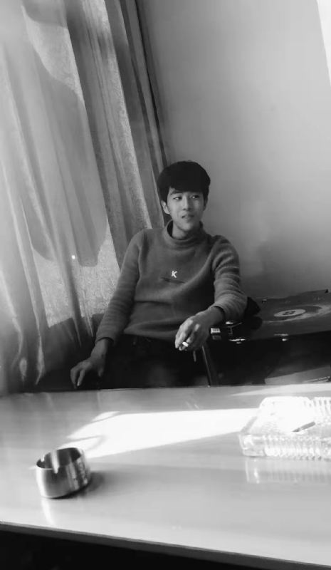 酷似小丑的第二张照片--淮安相亲服务中心