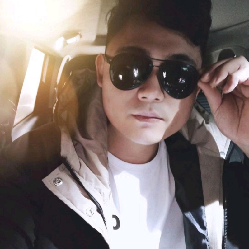 高大威武的第二张照片--淮安相亲服务中心