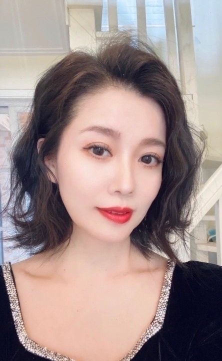 束負的第一张照片--淮安相亲服务中心