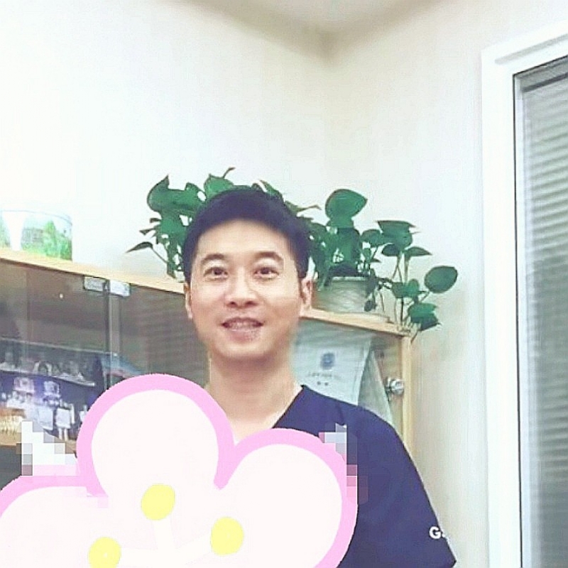 大手牵小手的第二张照片--淮安相亲服务中心