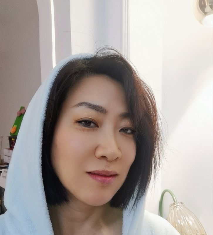 火玫瑰的第一张照片--淮安相亲服务中心