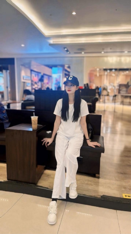 卖火柴的小女孩的第一张照片--淮安相亲服务中心