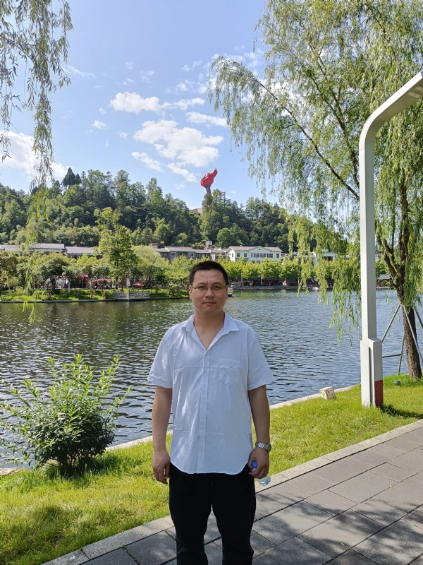 风雨相伴的第一张照片--淮安相亲服务中心