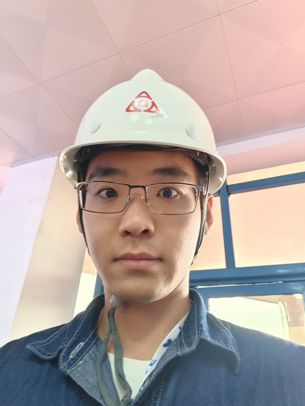 何鹏宇的第二张照片--淮安相亲服务中心