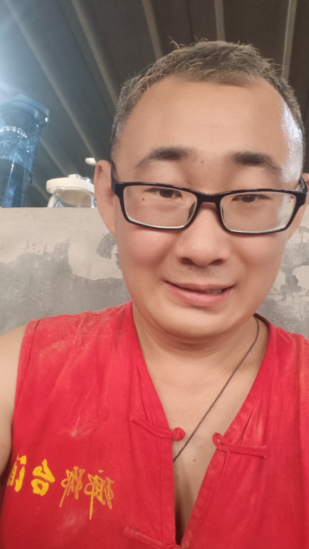 黑黑一笑的第二张照片--淮安相亲服务中心