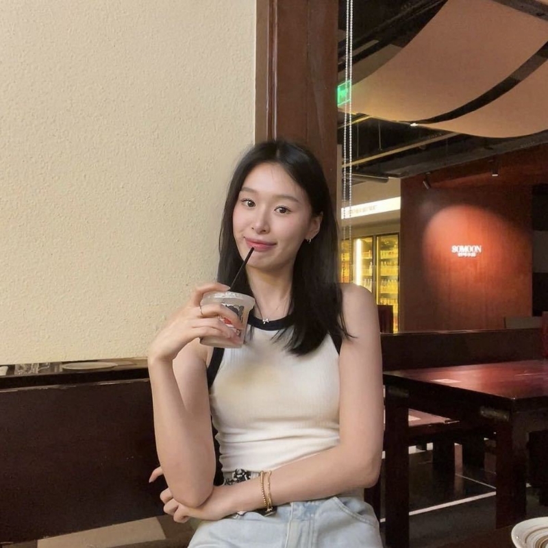 羽毛的第一张照片--淮安相亲服务中心