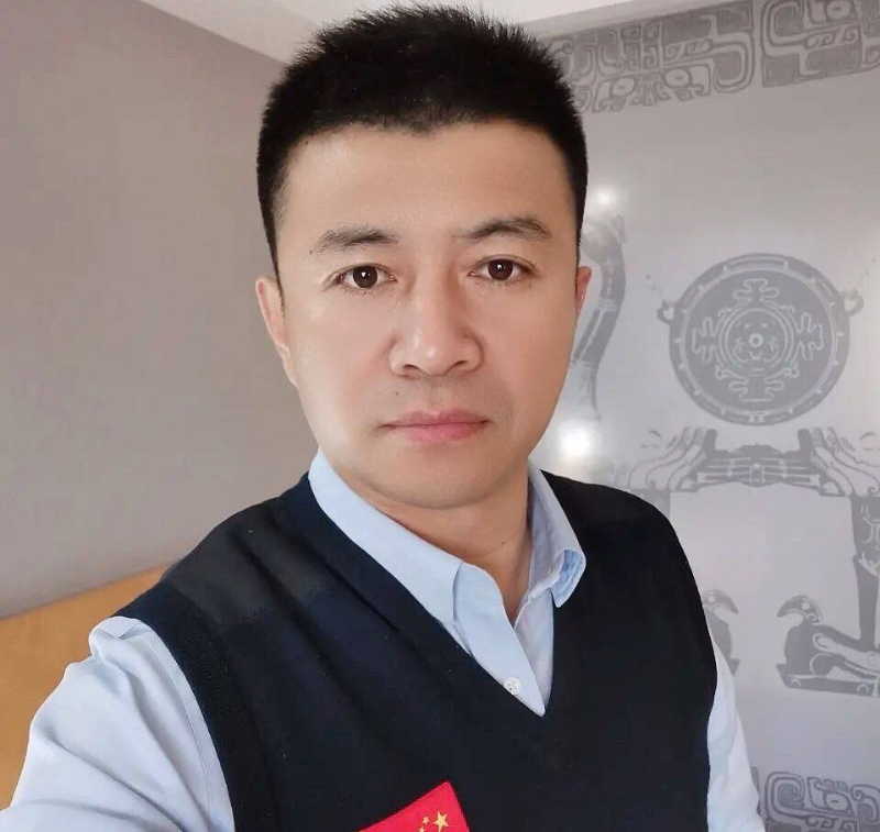 生在红旗下的第一张照片--淮安相亲服务中心